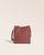 Le sac Mini Étrivière Renouard en cuir façon vigogne terracotta et bandoulière cuir, vu de face en studio.