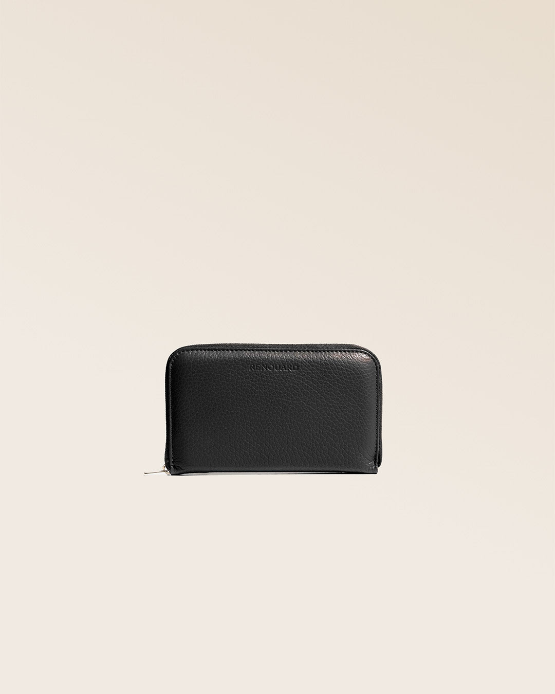 Notre porte-monnaie Samba en cuir façon vigogne noir vu de face en studio.