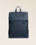 Notre sac à dos Alex en version cuir façon vigogne bleu marine vu de face.