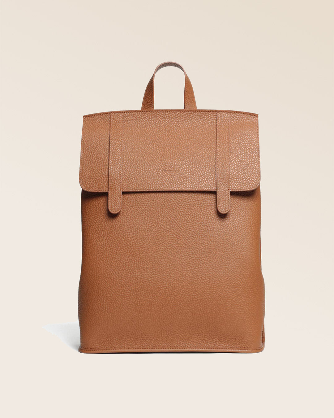 Notre sac à dos Alex en version cuir façon vigogne chocolat vu de face.
