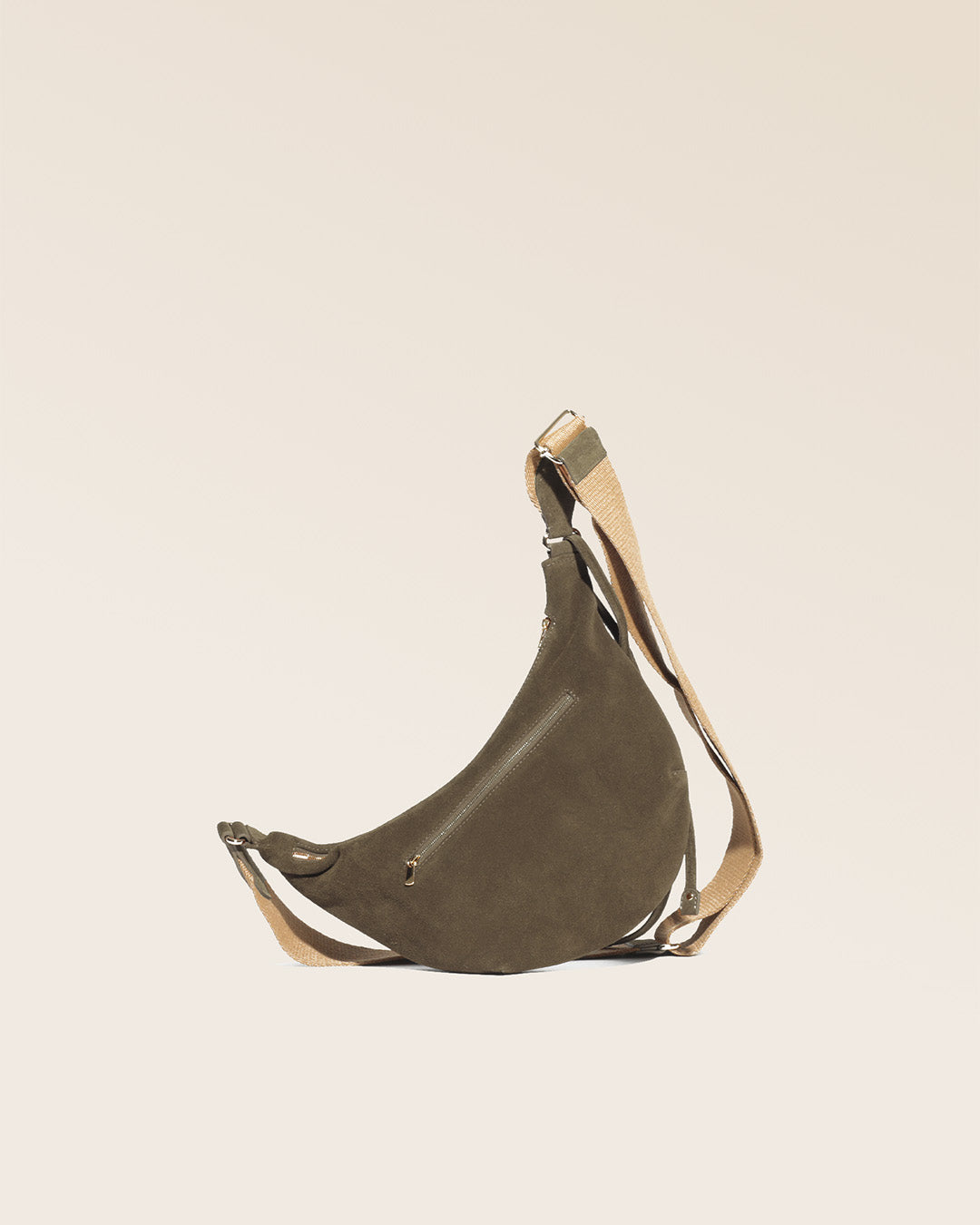 Le sac Bihan Renouard en cuir veau velours truffe, vu de dos en studio.