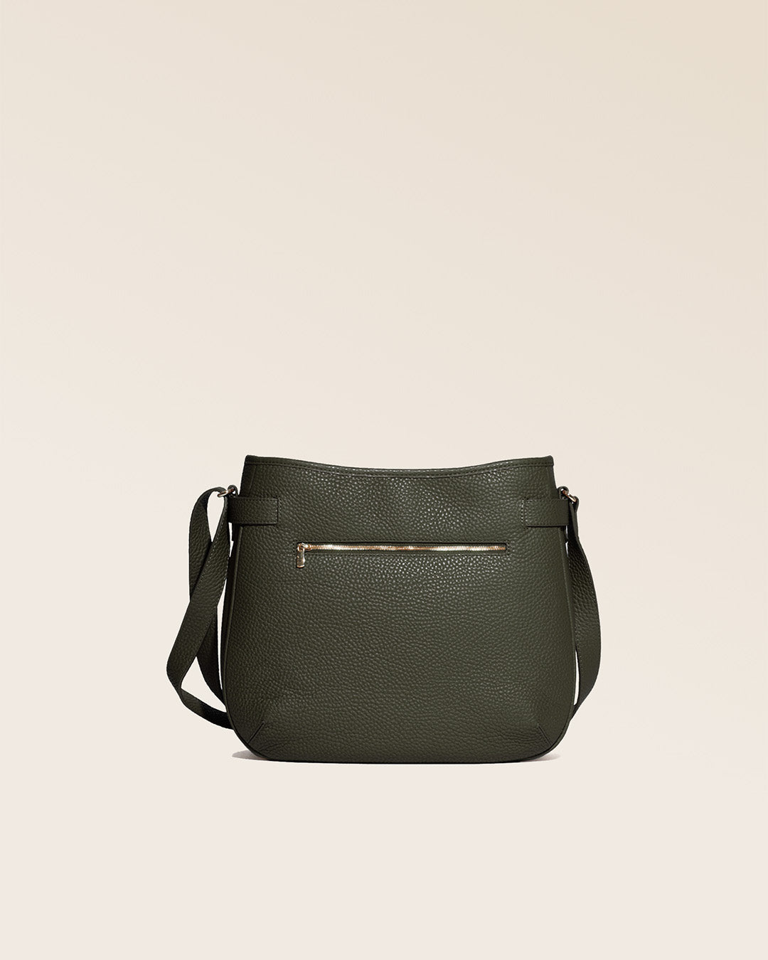 Notre sac Cameron en cuir façon vigogne kaki vu de dos en studio.