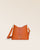 Notre sac Cob Renouard dans sa version Mini modèle, cuir façon vigogne orange et bandoulière cuir ; vu de face en studio.