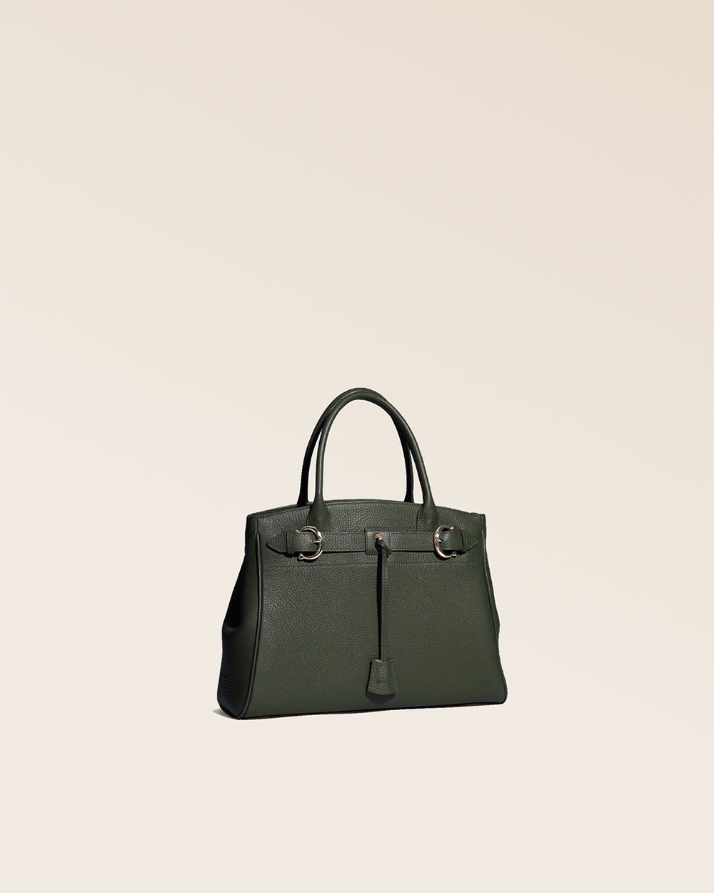 Notre sac Prestige Renouard, dans sa version Mini, en cuir façon vigogne kaki, vu de quart en studio.
