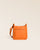 Notre sac Stan en cuir façon vigogne orange vu de face en studio.